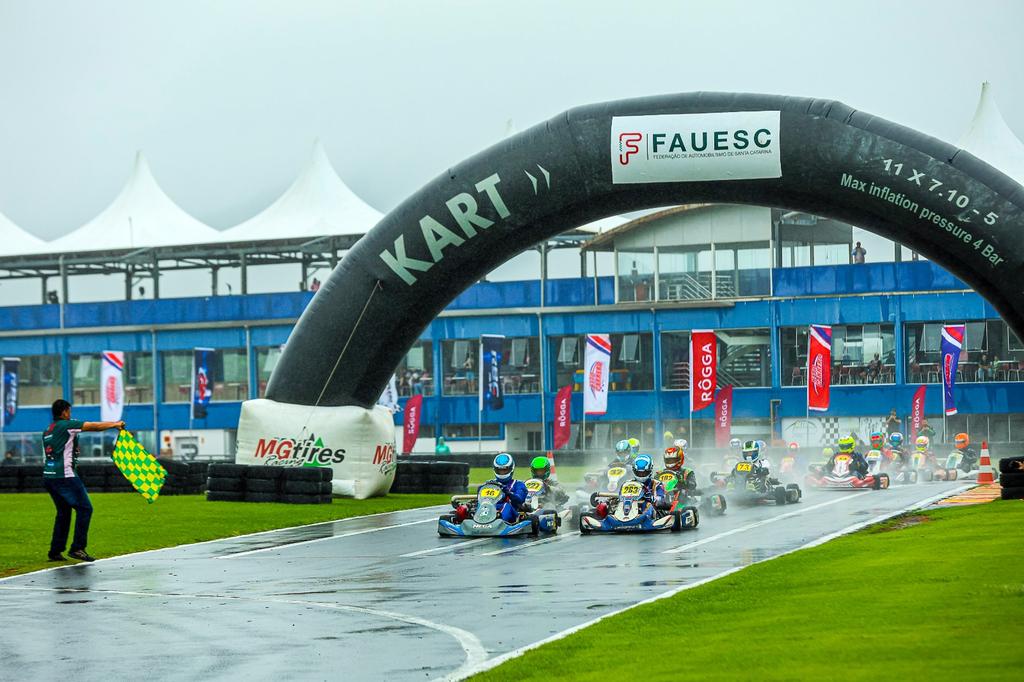 Capa da nota KGCOM sobre a abertura da Copa Beto Carrero de Kart